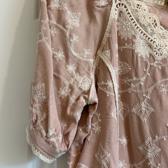 Floral Embroidered Top - Picture 3 of 4